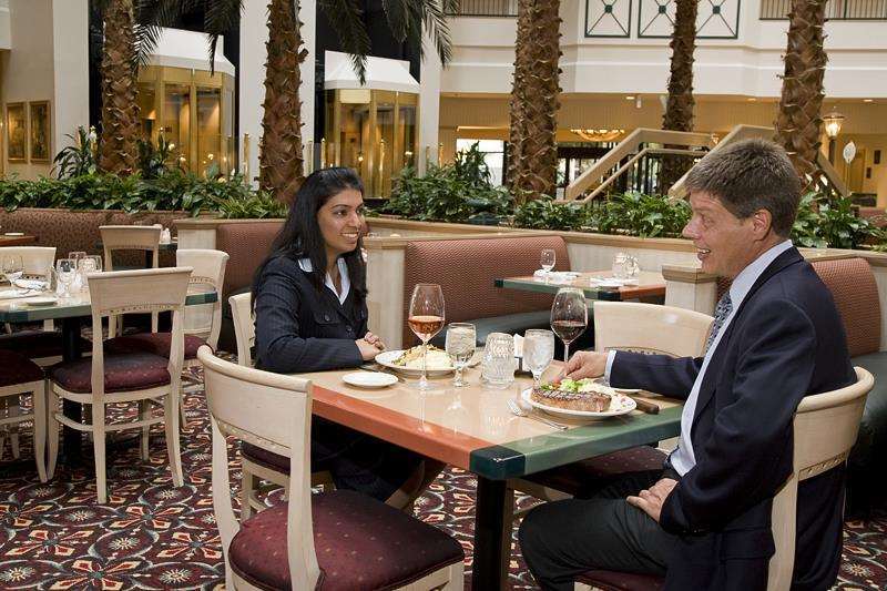 Embassy Suites By Hilton Houston Near The Galleria Restaurante foto
